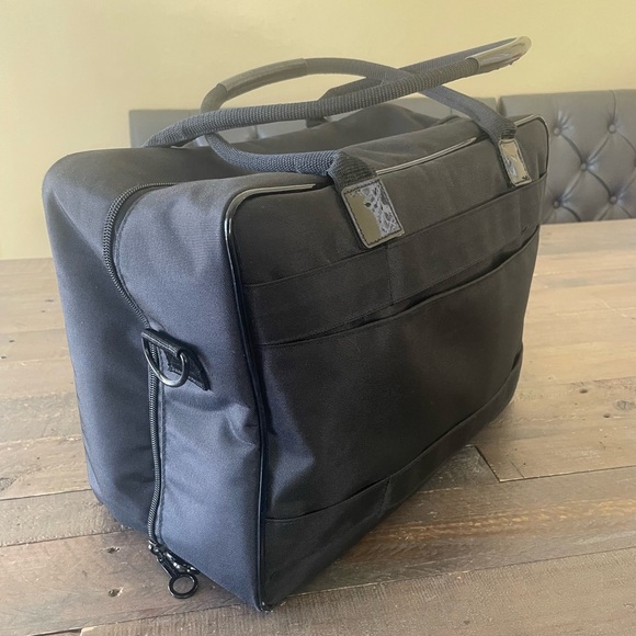 MAC Travel Bag 💕(pre loved) - Picture 3 of 7